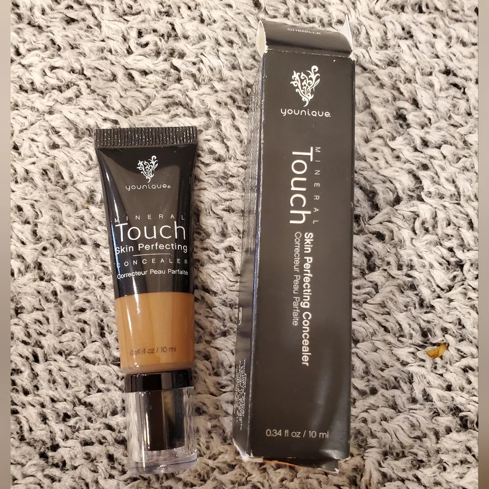 Younique Essential Touch Mineral Skin Perfecting Cream Concealer-Chenille